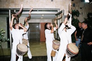 כניסת שופרות ומתופפים